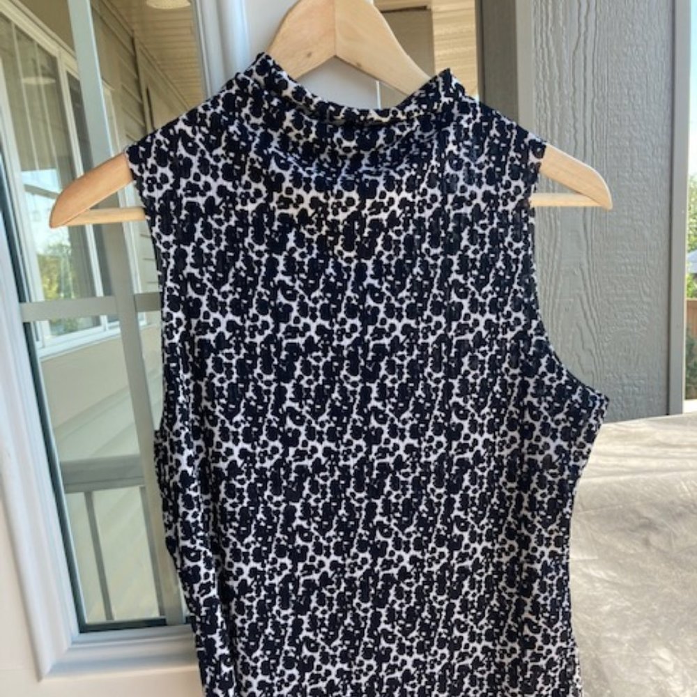 NWT- Topshop tank top floral pattern black & white